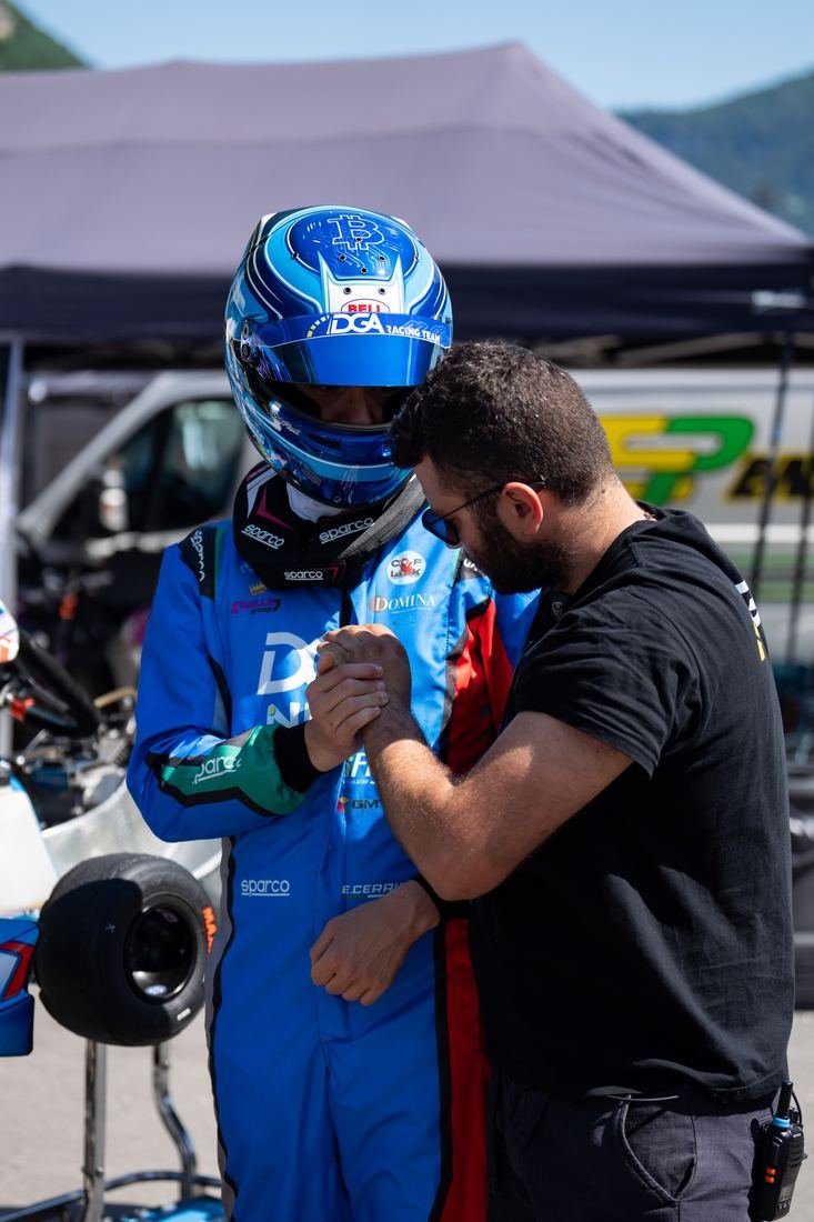 Emanuele con il suo meccanico prima della gara